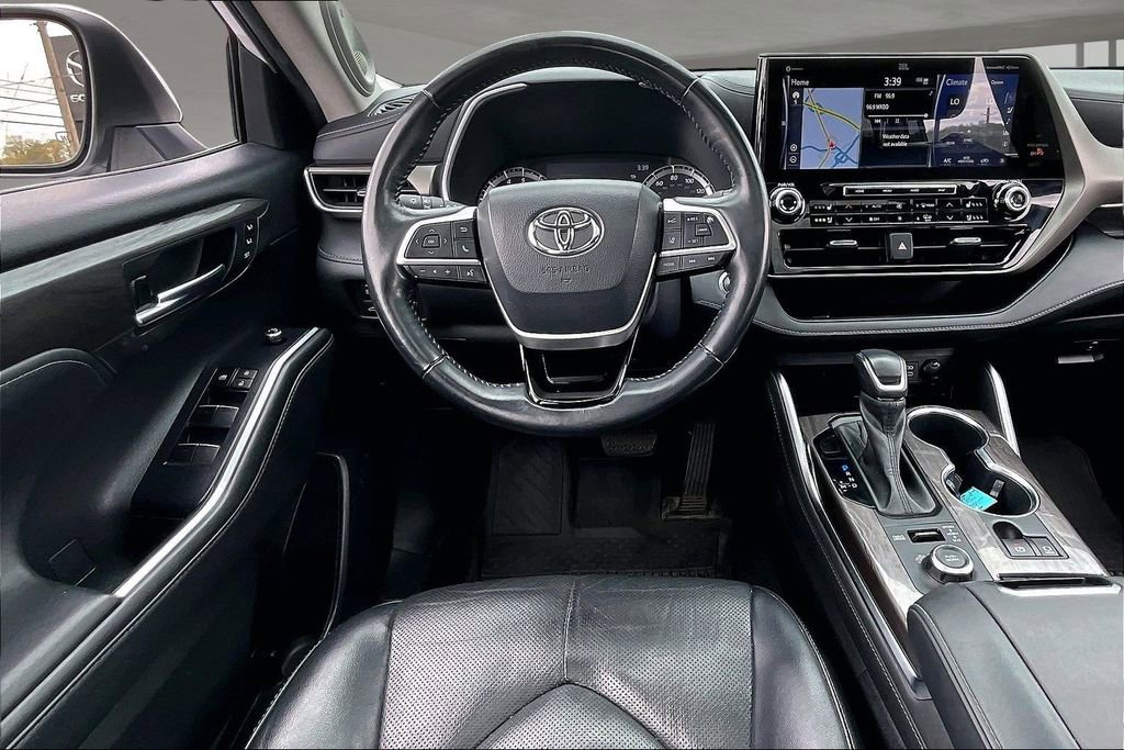 Used 2022 Toyota Highlander Limited AWD/4WD image 5
