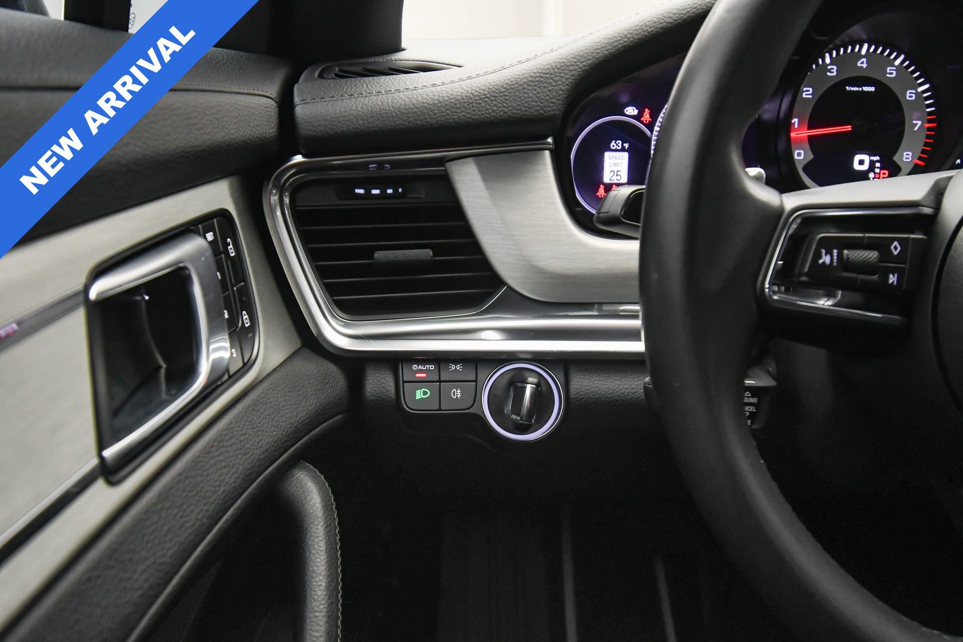 Used 2022 Porsche Panamera Platinum Edition image 35