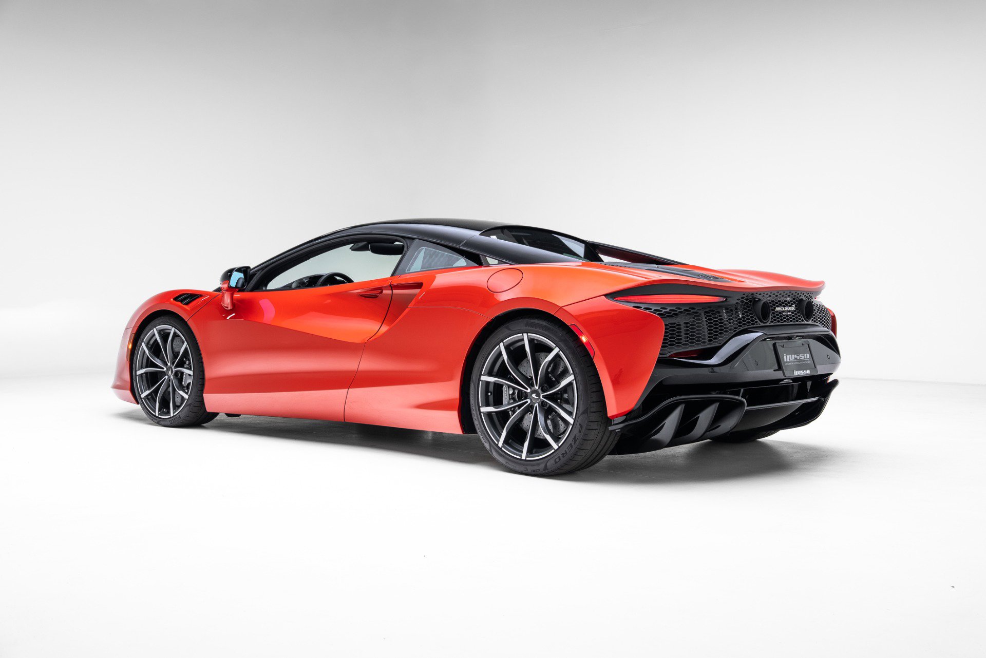 Used 2024 McLaren Artura image 23