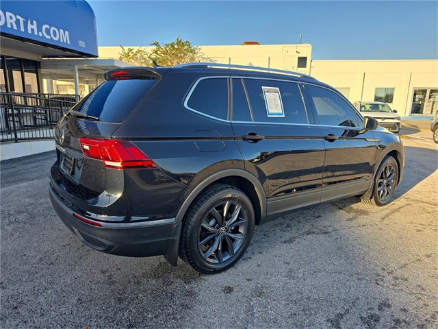 Used 2022 Volkswagen Tiguan SE image 3