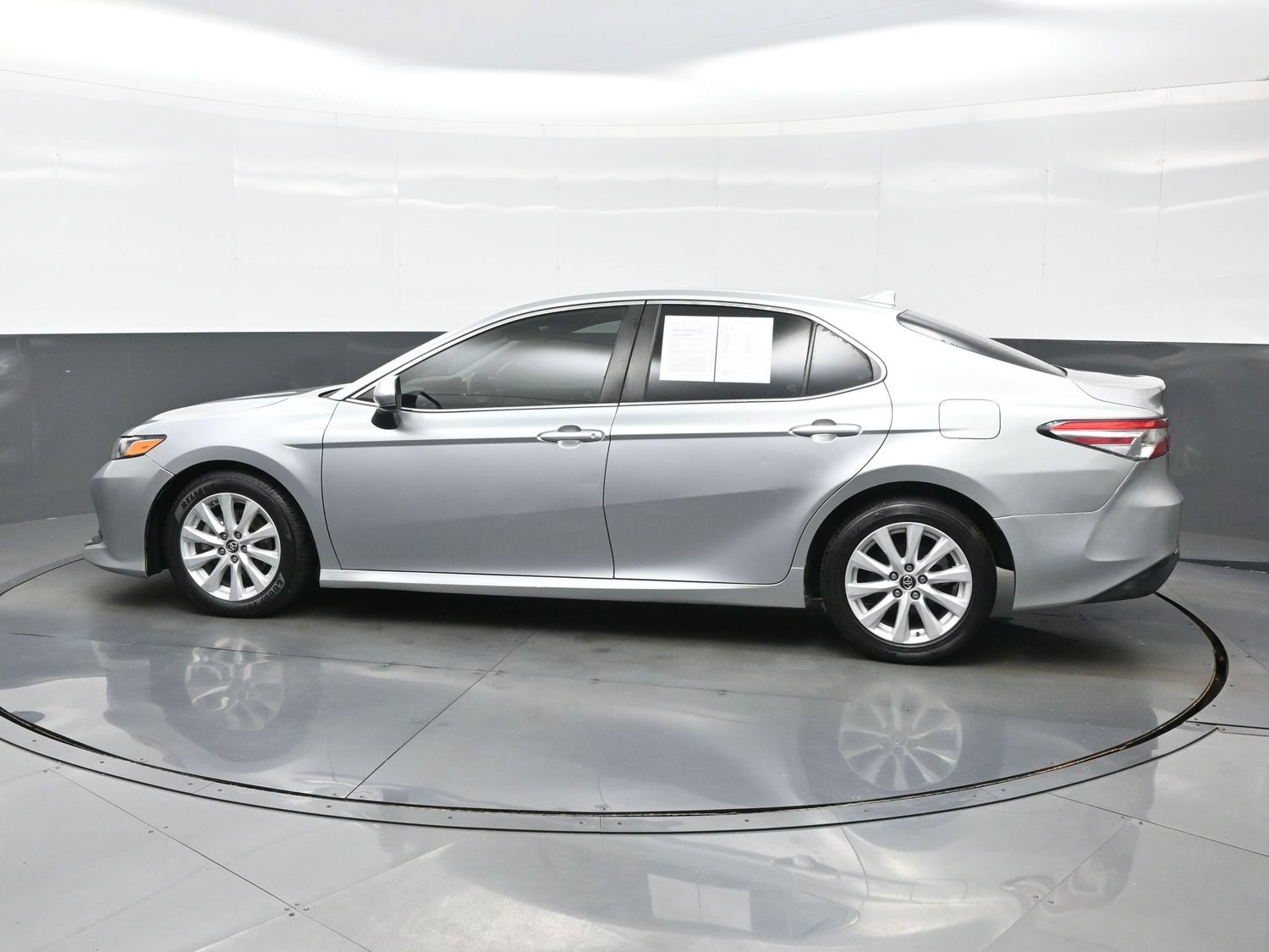Used 2019 Toyota Camry LE FWD image 3