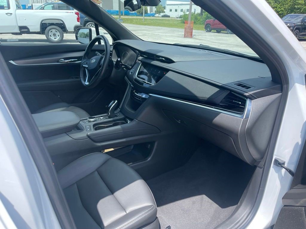 Certified 2025 Cadillac XT6 Luxury FWD image 18