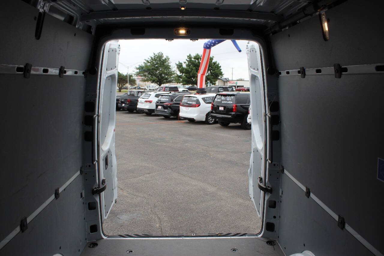 Used 2025 Mercedes-Benz Sprinter 2500 image 13