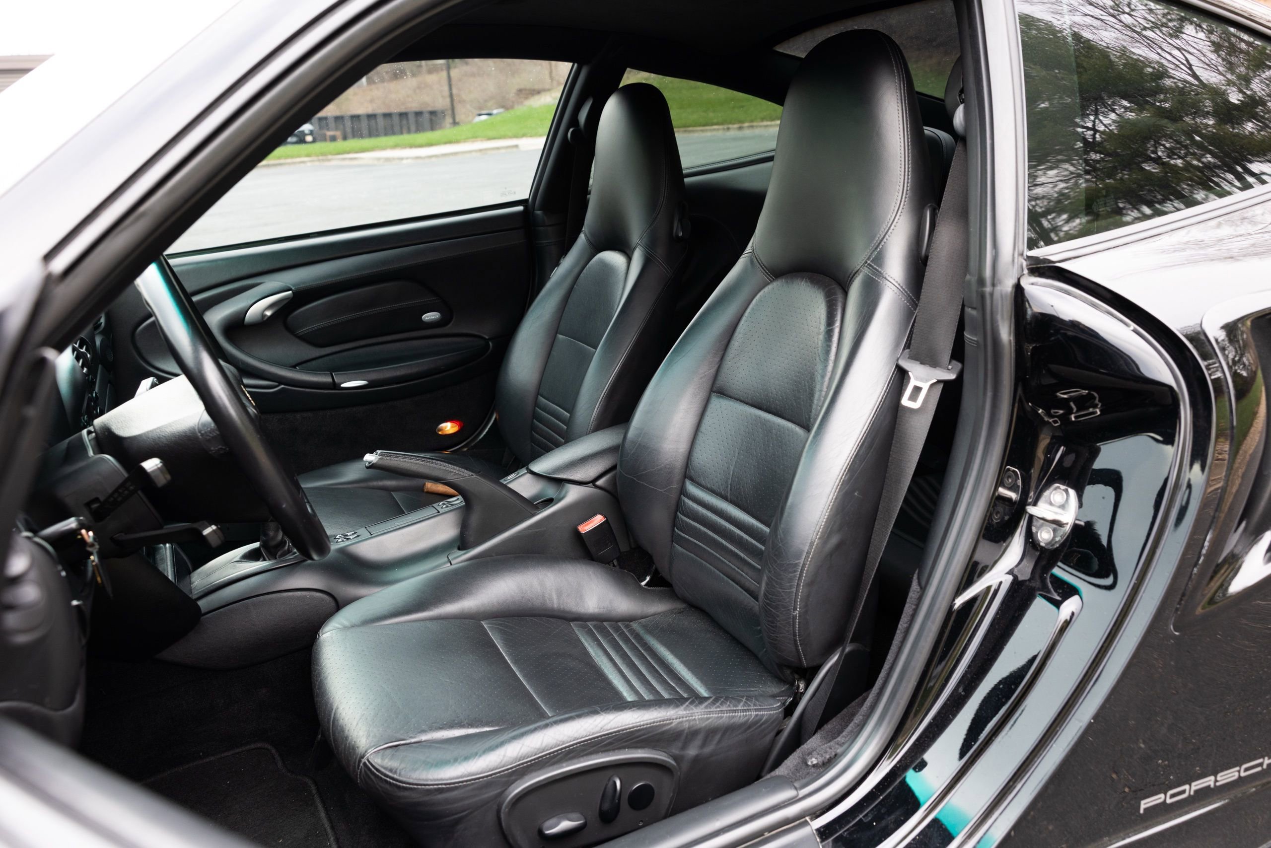 Used 2003 Porsche 911 Carrera image 2