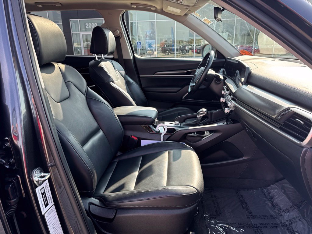 Used 2025 Kia Telluride S AWD/4WD image 32
