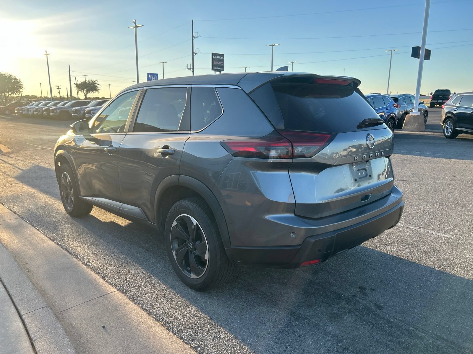 Used 2025 Nissan Rogue SV FWD image 7
