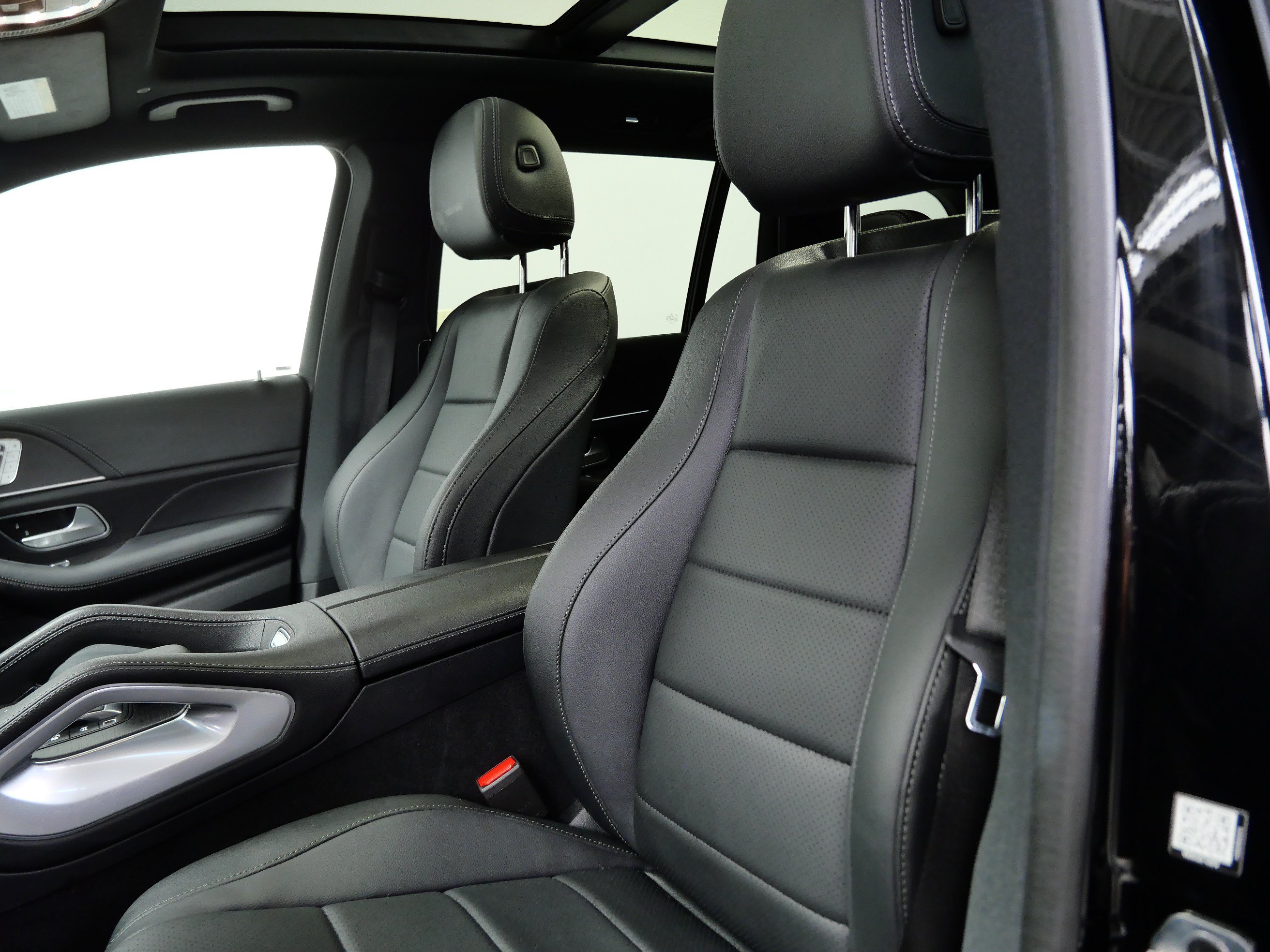 Used 2025 Mercedes-Benz GLS 450 4MATIC image 15