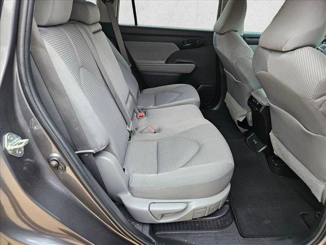 Used 2023 Toyota Highlander LE image 18