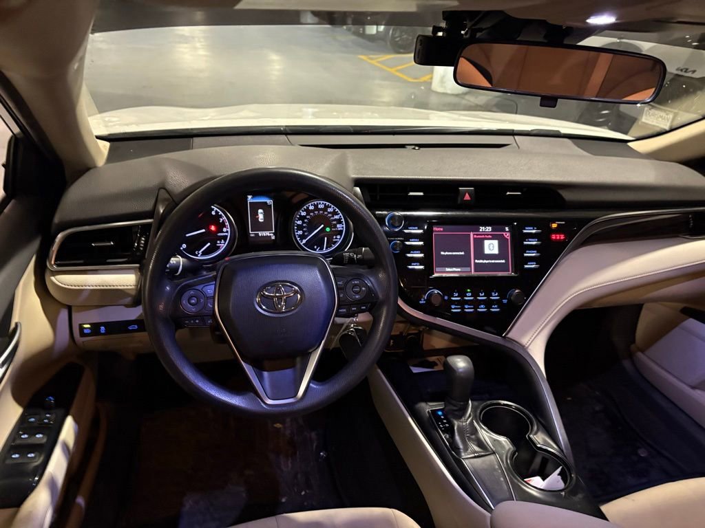 Used 2018 Toyota Camry LE image 10