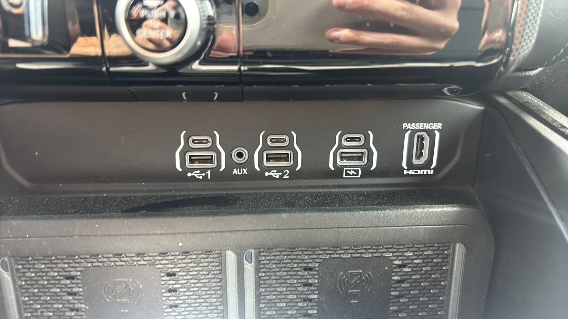 Used 2025 RAM 2500 Limited AWD/4WD image 30