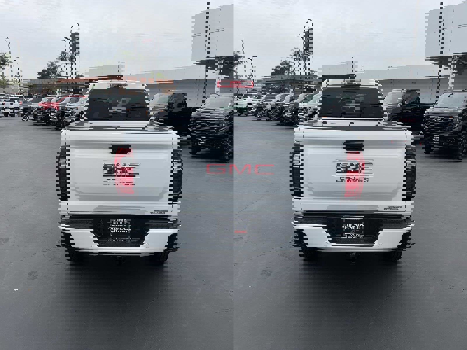 New 2026 GMC Canyon Elevation image 6