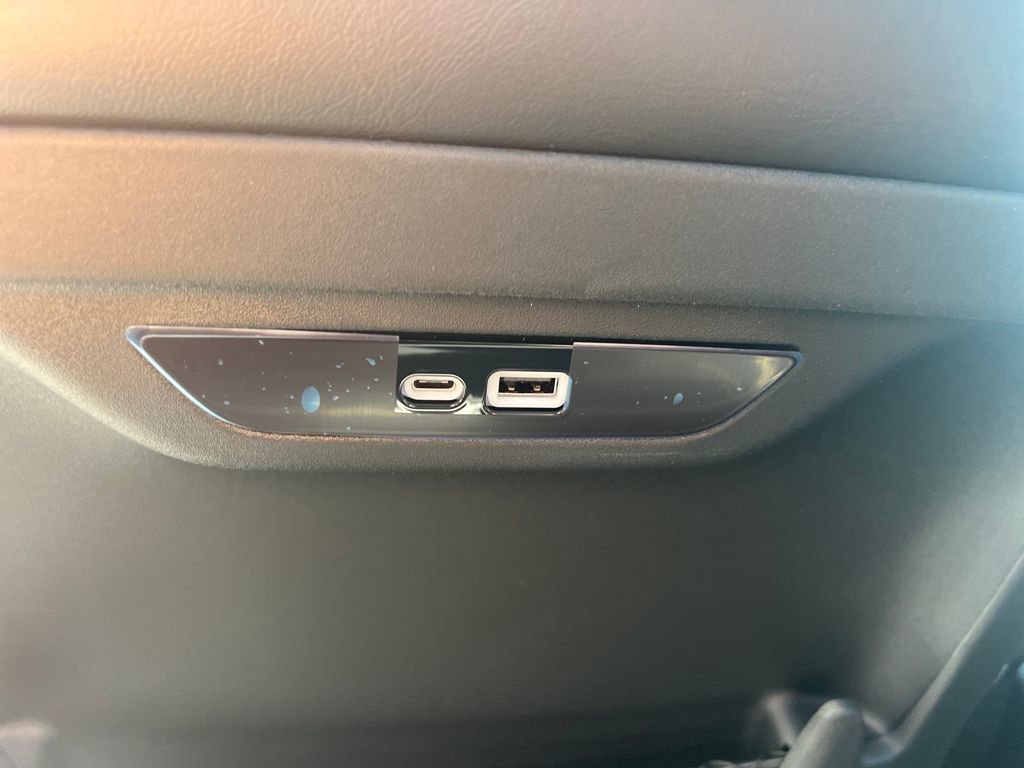 New 2026 Chrysler Pacifica Limited image 32