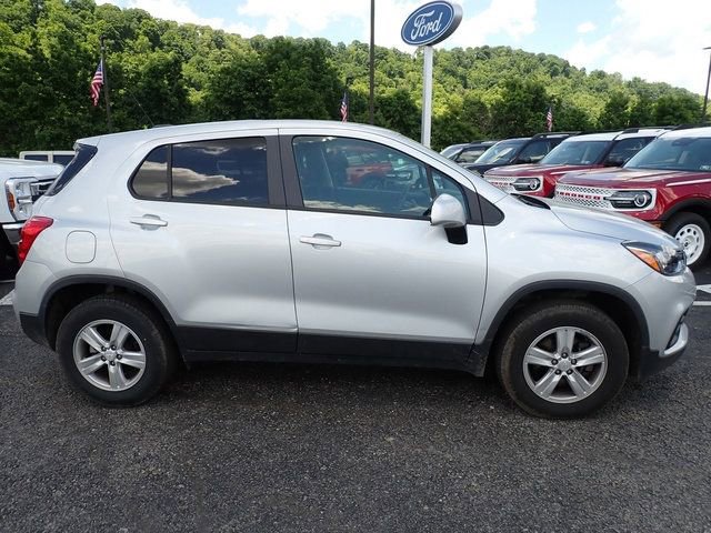 Used 2020 Chevrolet Trax LS w/ Tint and Cruise Package AWD/4WD image 7