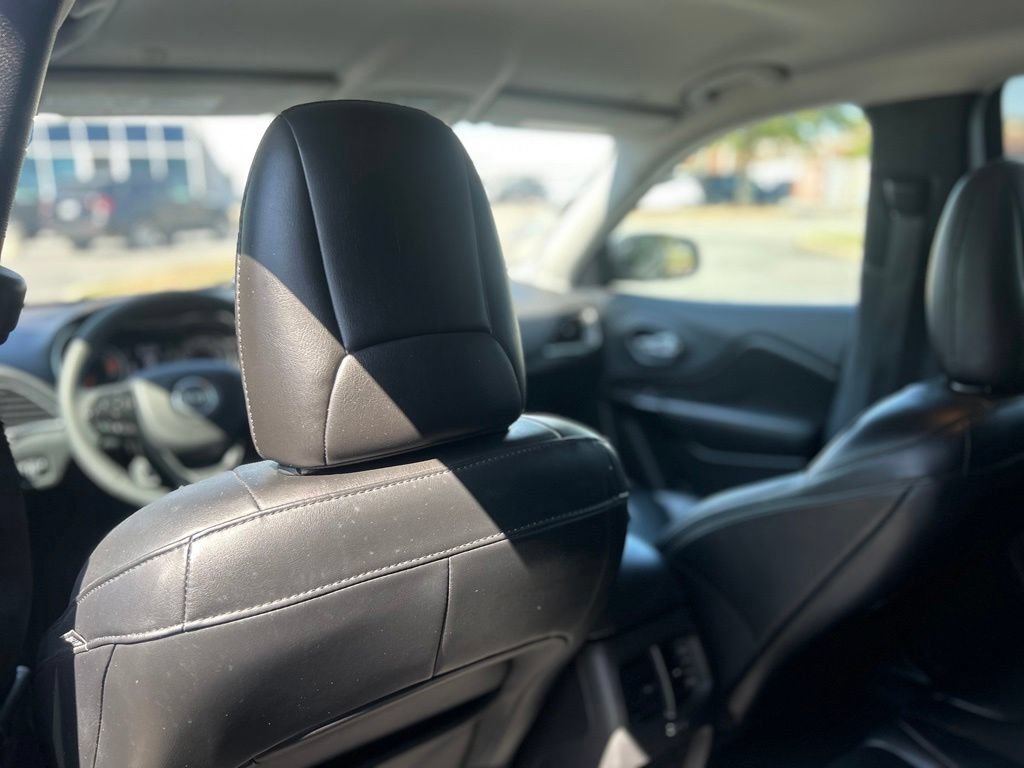 Used 2020 Jeep Cherokee Latitude Plus FWD image 28