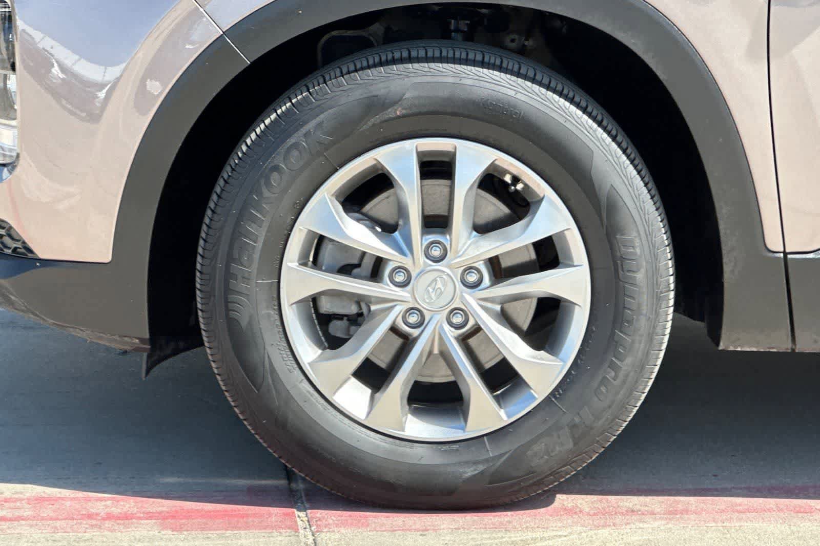 Used 2019 Hyundai Santa Fe SE FWD image 34