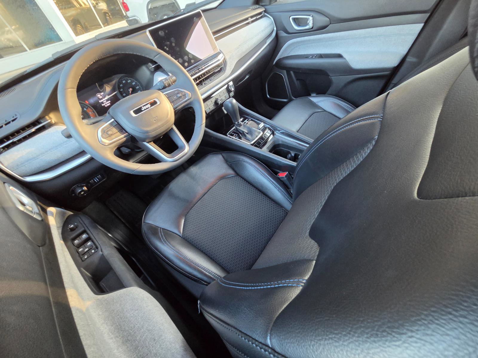 Used 2023 Jeep Compass Latitude w/ Convenience Group image 10