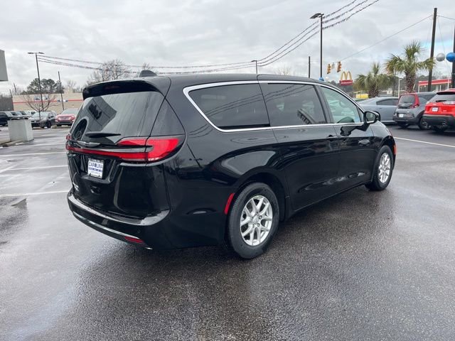 New 2026 Chrysler Pacifica Select image 3