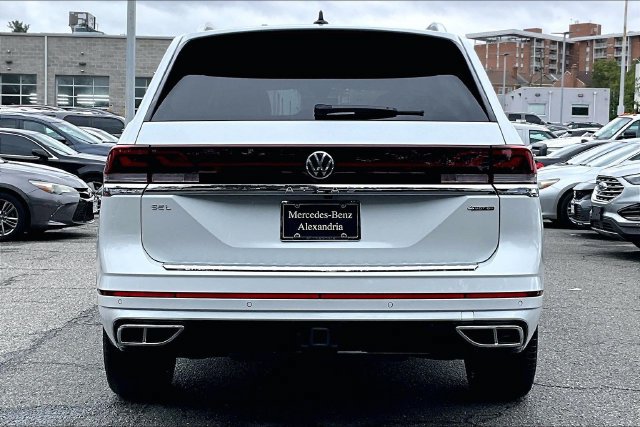 Used 2024 Volkswagen Atlas SEL Premium R-Line AWD/4WD image 3