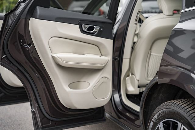 Used 2022 Volvo XC60 T8 Inscription w/ Advanced Package image 36