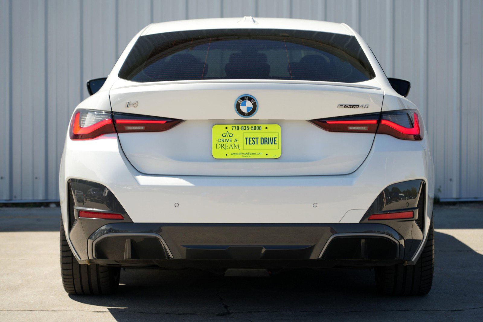 Used 2022 BMW i4 eDrive40 w/ M Sport Package image 11