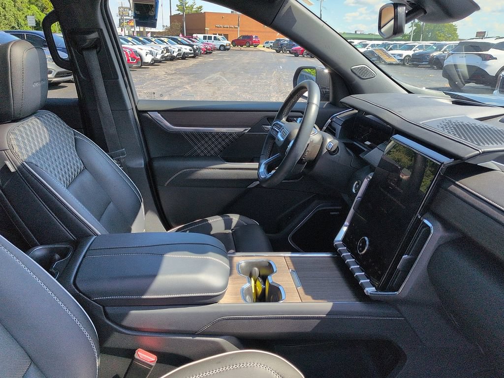 Used 2024 GMC Acadia Denali AWD/4WD image 7