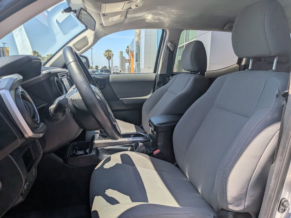 Used 2017 Toyota Tacoma SR5 w/ SR5 Appearance Package (SM) image 11
