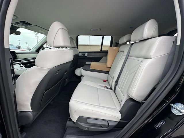 Used 2026 Hyundai Santa Fe SEL image 9