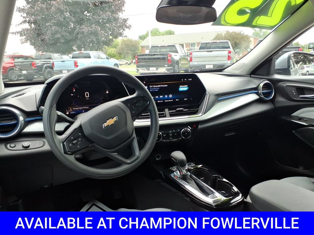 Used 2025 Chevrolet Trax LT FWD image 11