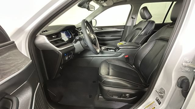 Used 2023 Jeep Grand Cherokee 4WD 4xe image 11