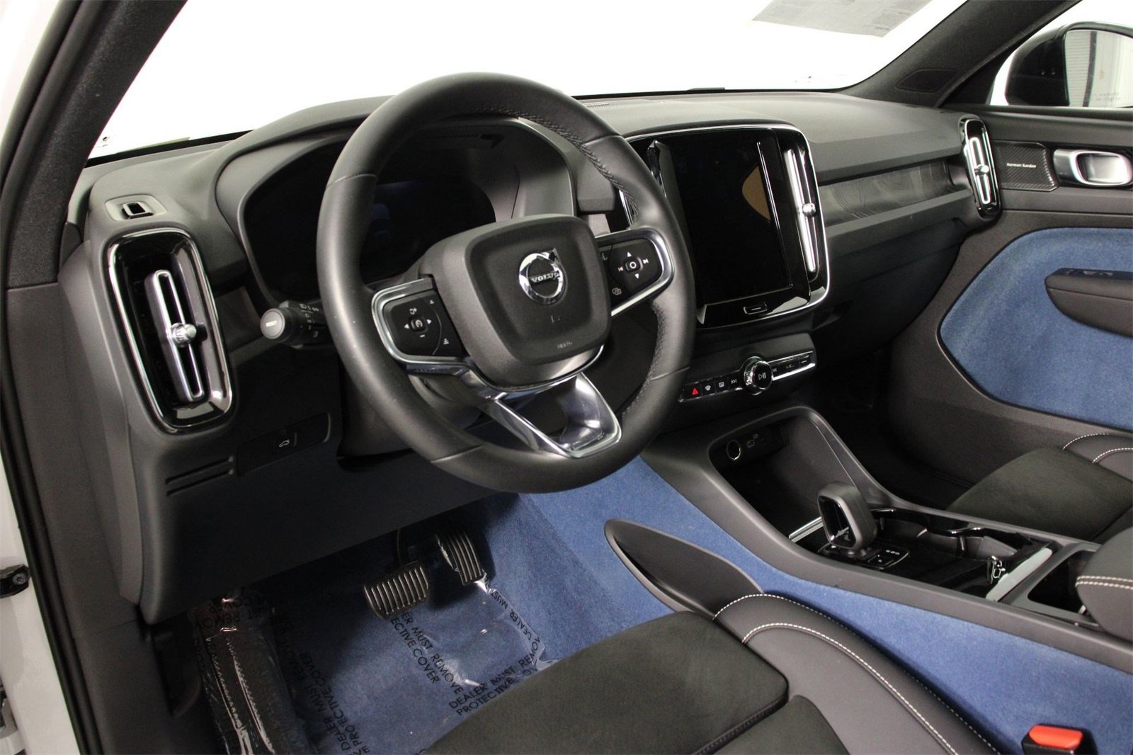 Certified 2023 Volvo XC40 Recharge Ultimate image 14