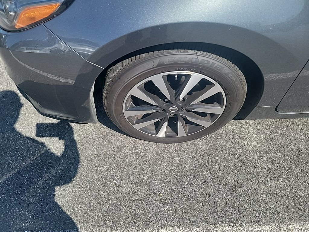 Used 2018 Nissan Altima 2.5 SL w/ 2.5 SL Technology Package FWD image 5