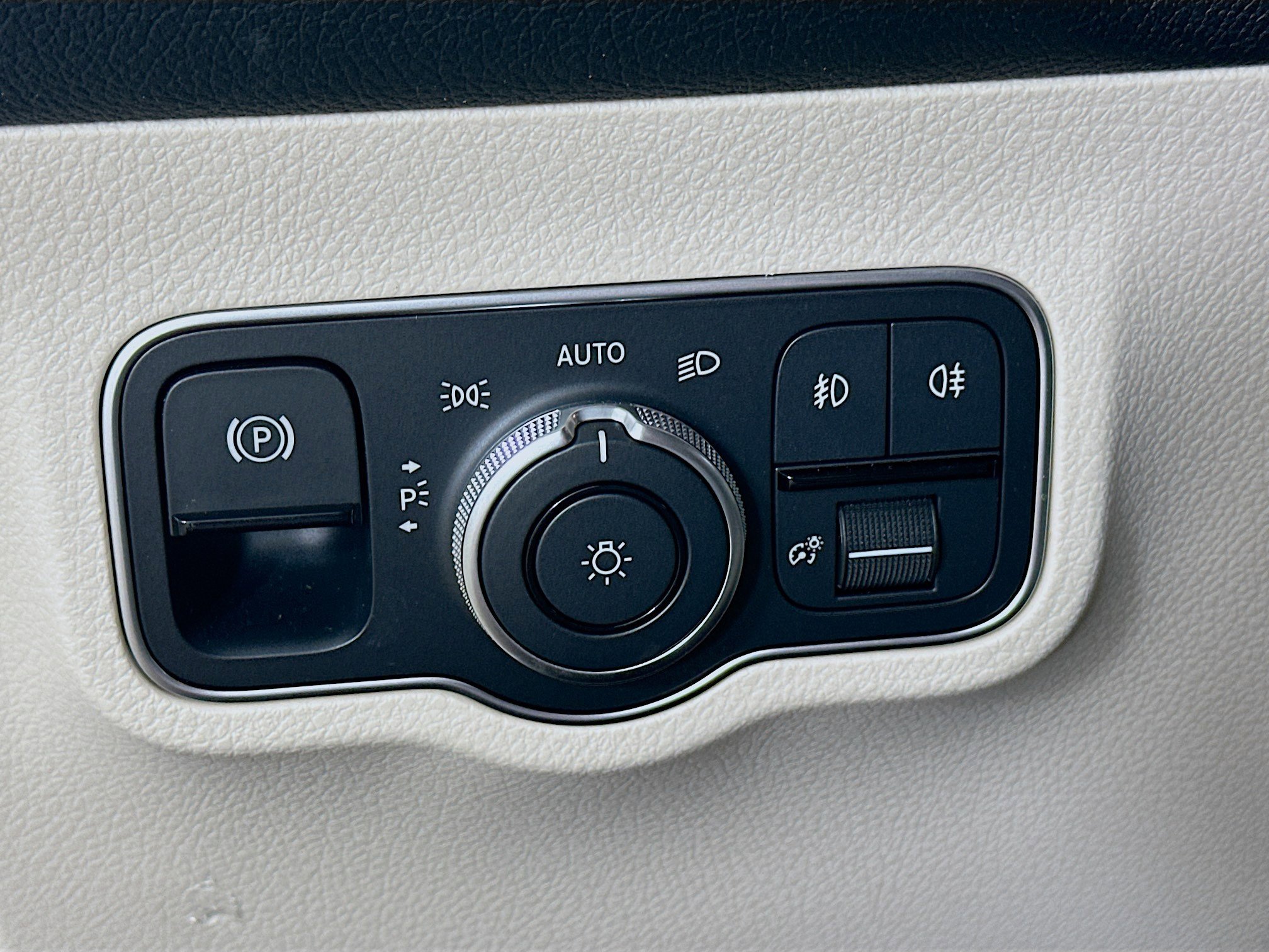 Certified 2025 Mercedes-Benz GLB 250 4MATIC image 10