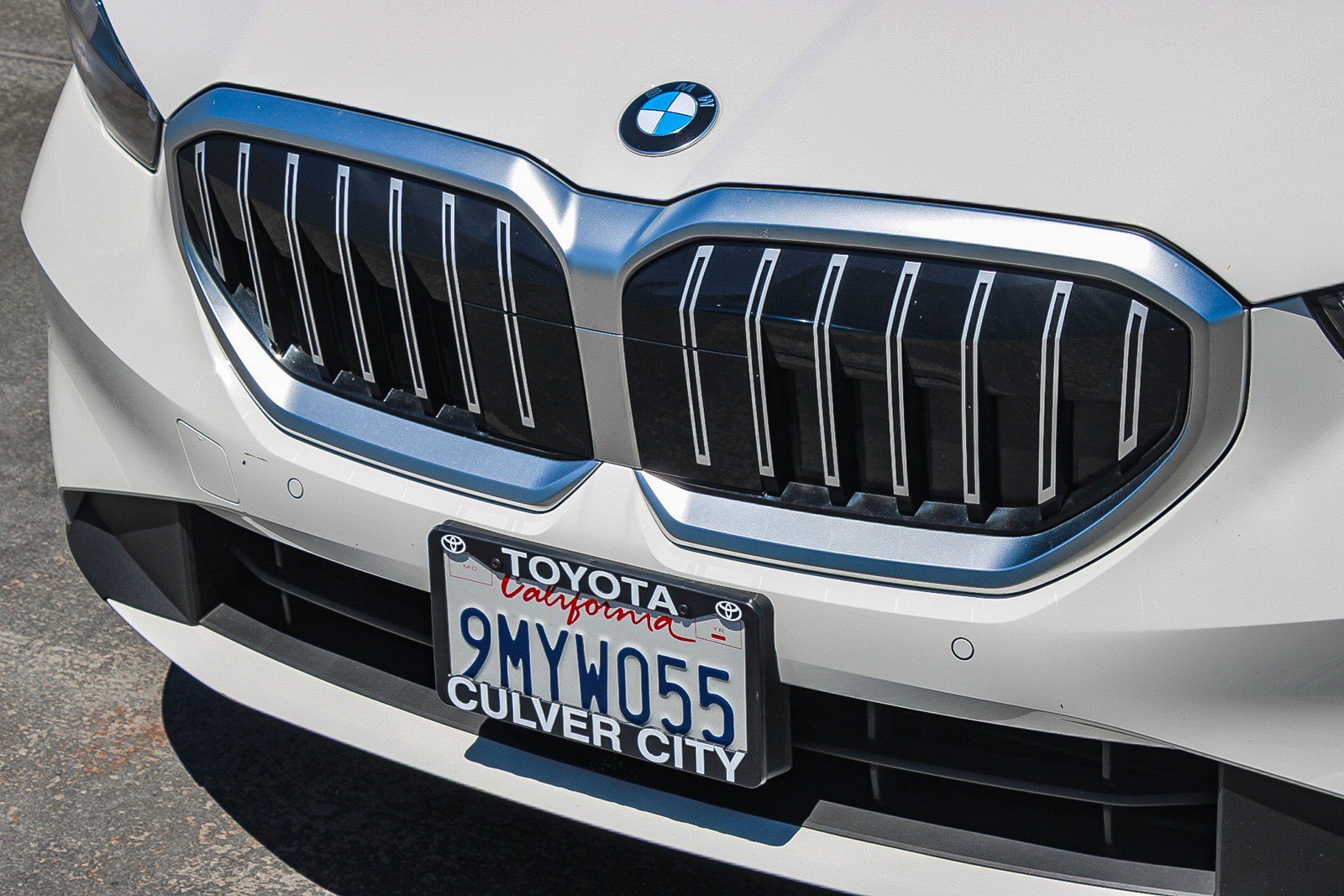 Used 2024 BMW 530i w/ Convenience Package RWD image 6