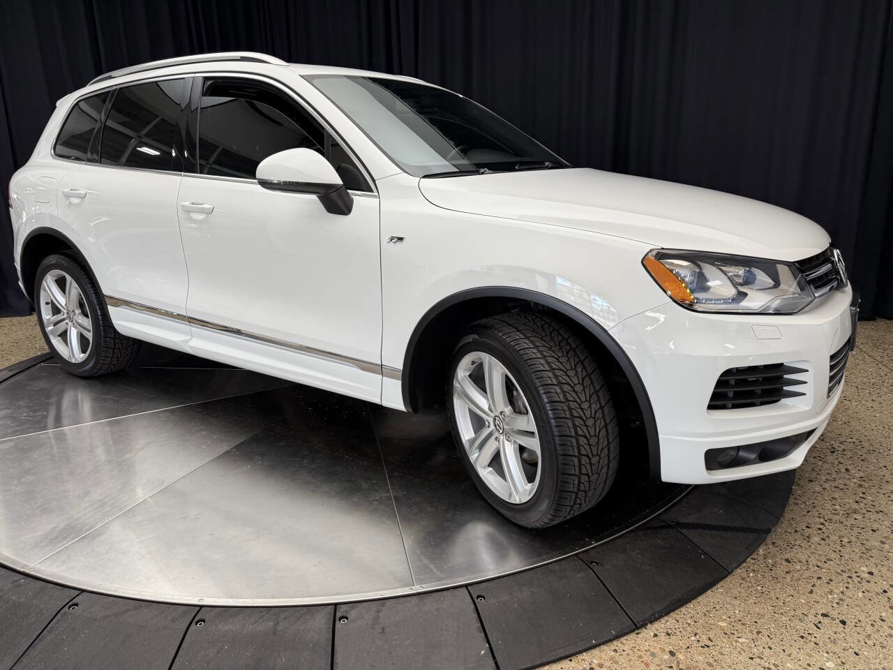 Used 2014 Volkswagen Touareg VR6 image 12