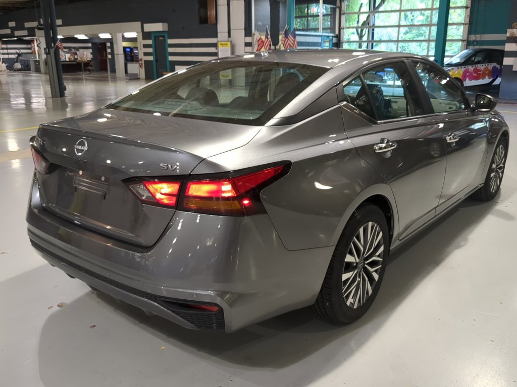 Used 2024 Nissan Altima 2.5 SV FWD image 8