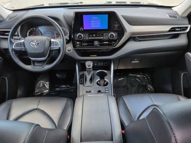 Certified 2024 Toyota Highlander XLE FWD image 15