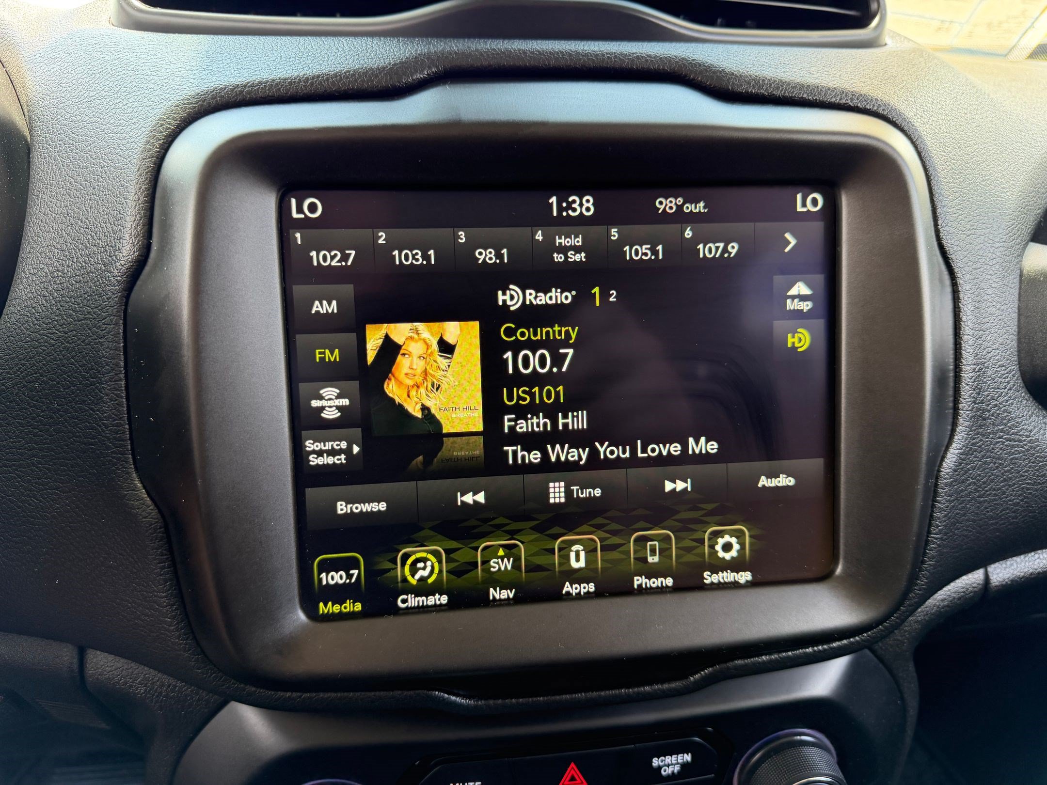 Used 2023 Jeep Renegade Altitude AWD/4WD image 18