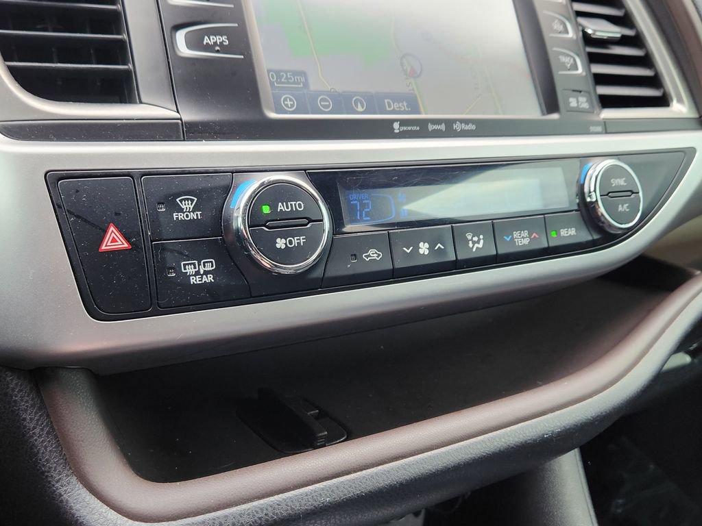 Used 2018 Toyota Highlander XLE image 17