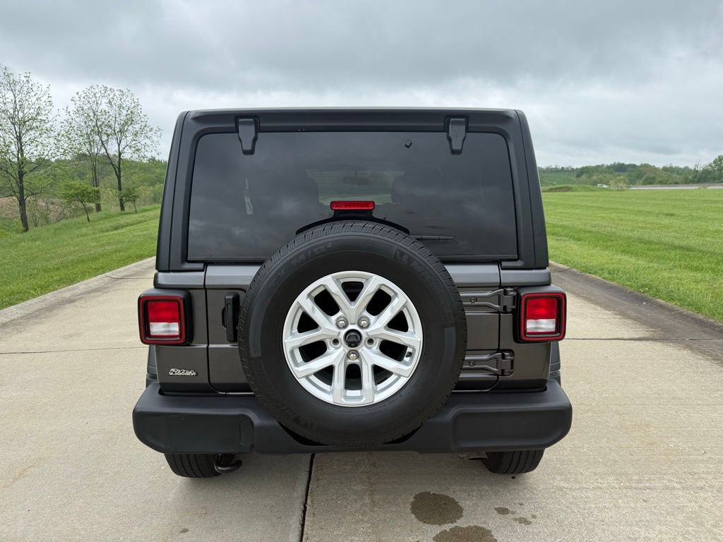 Used 2023 Jeep Wrangler Unlimited Sport AWD/4WD image 4