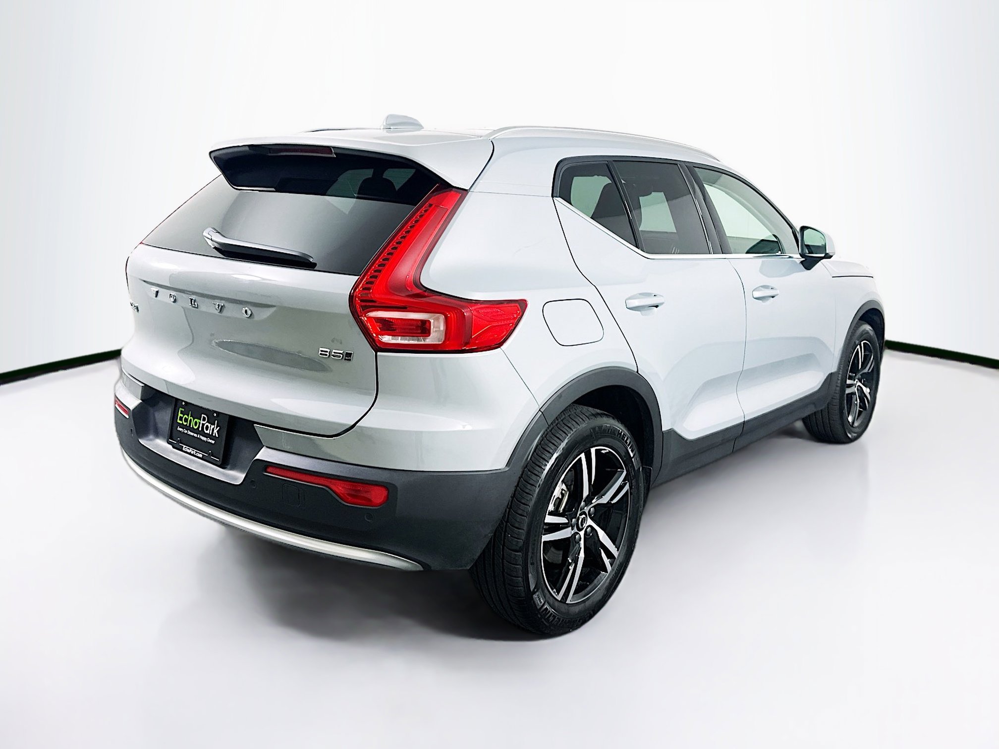 Used 2025 Volvo XC40 B5 Core image 9