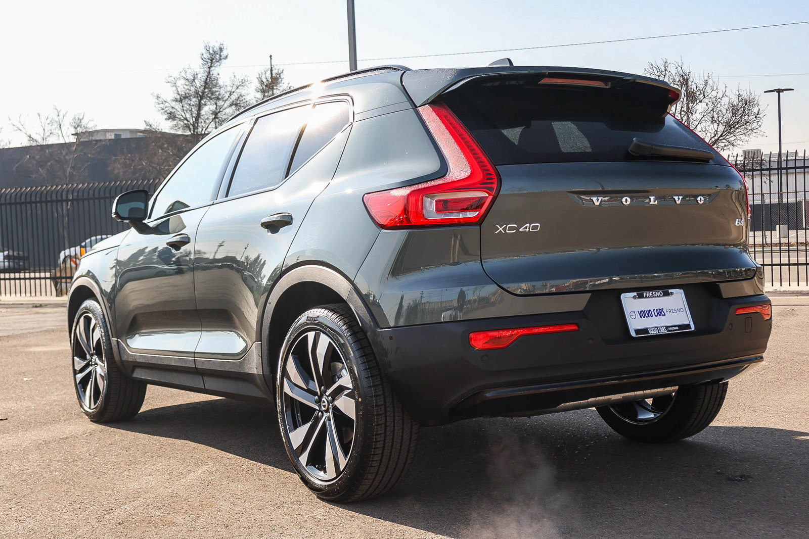 Used 2026 Volvo XC40 B4 Plus w/ Climate Package FWD image 7