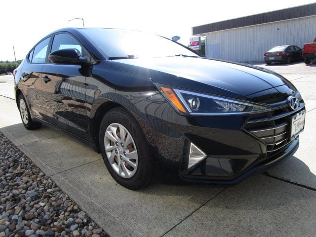 Used 2019 Hyundai Elantra SE w/ Cargo Package FWD image 3