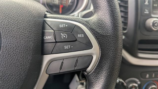 Used 2016 Jeep Cherokee Sport image 25