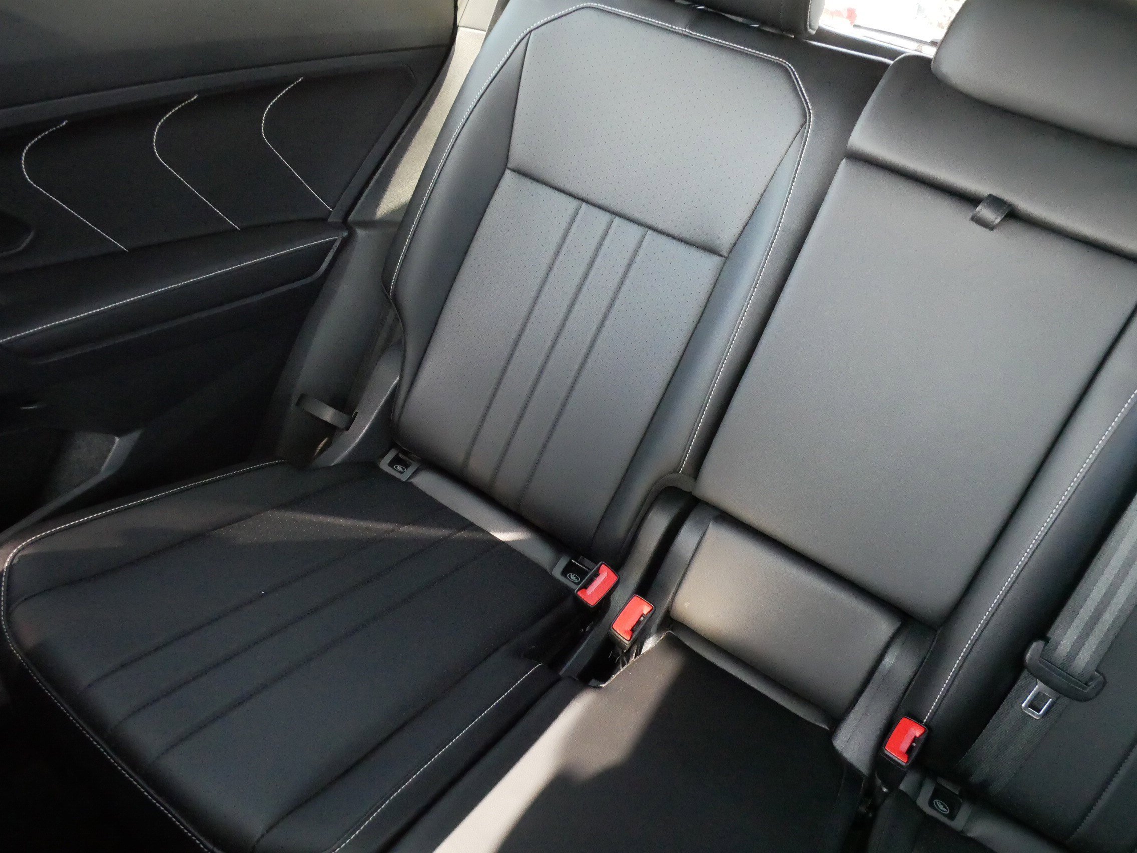 Certified 2023 Volkswagen Tiguan SE R-Line image 12