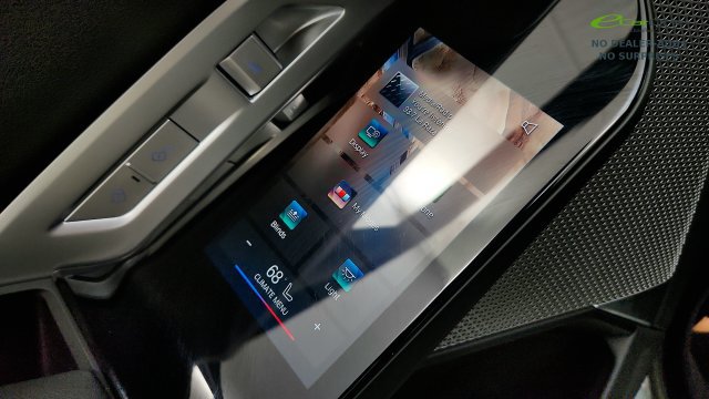 Used 2025 BMW 740i RWD image 46