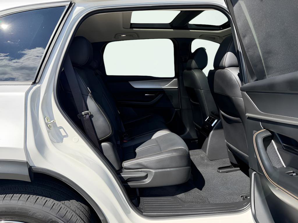 Used 2025 MAZDA CX-70 Plug-In Hybrid w/ Premium Pkg image 29