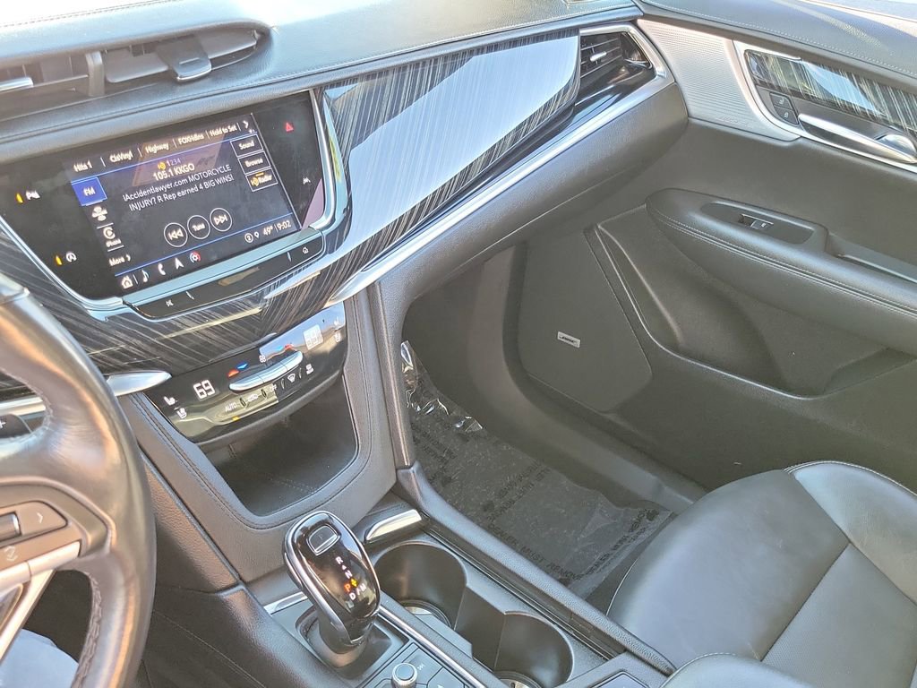Used 2025 Cadillac XT6 Premium Luxury image 13