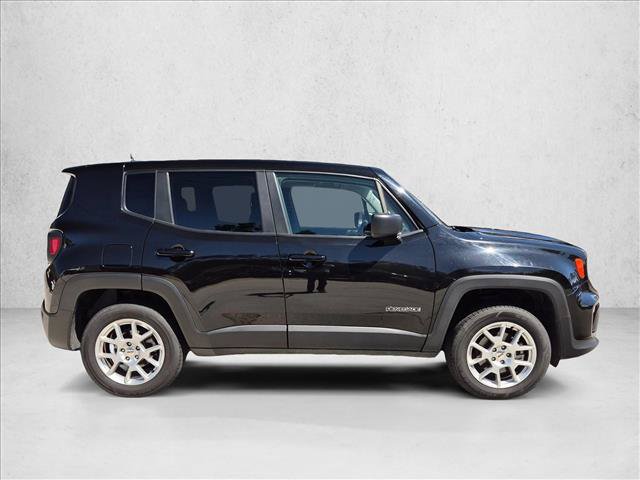 Used 2023 Jeep Renegade Latitude AWD/4WD image 4
