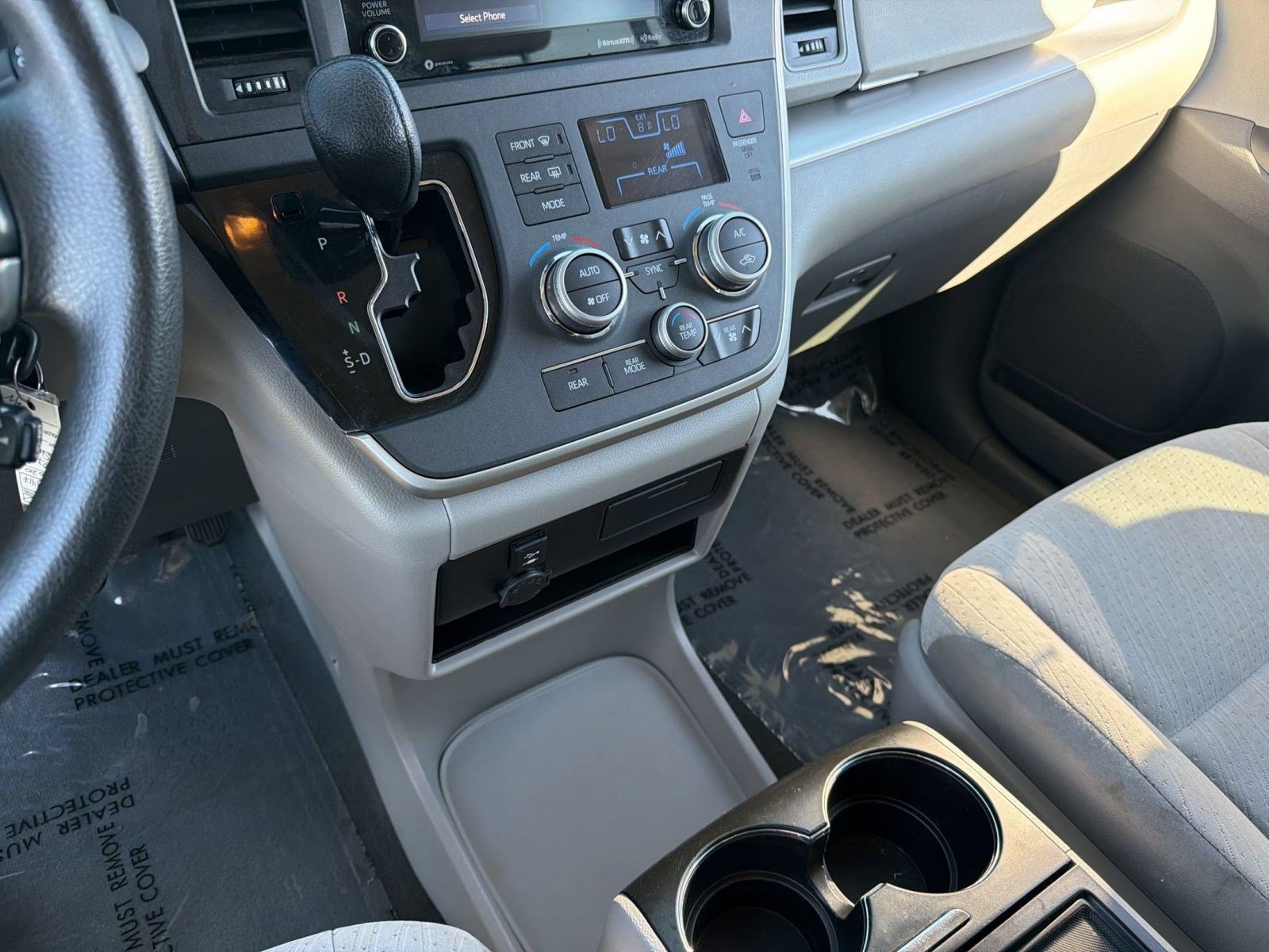 Used 2020 Toyota Sienna LE AWD/4WD image 16