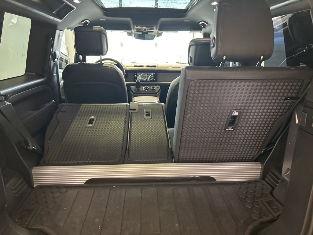 Used 2023 Land Rover Defender 90 X-Dynamic SE image 15